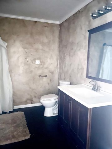 1442 Avenue B, Graham, TX 76450
