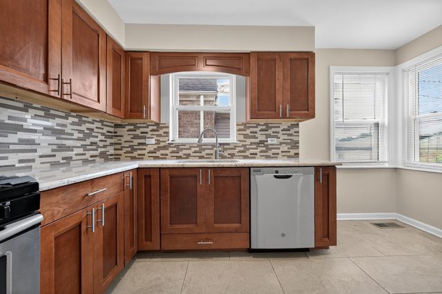 3230 N Neva Avenue, Chicago, IL 60634