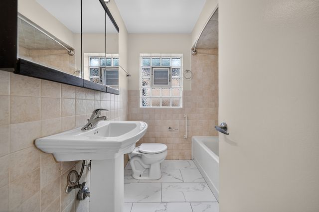 3230 N Neva Avenue, Chicago, IL 60634
