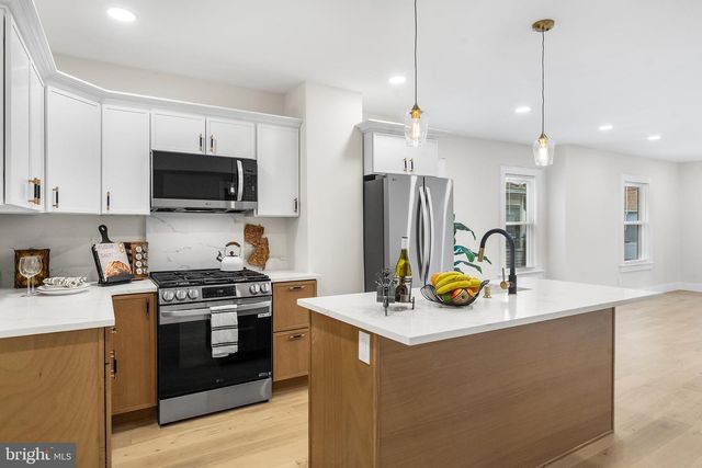 16 EDEN AVE, Oaklyn, NJ 08107