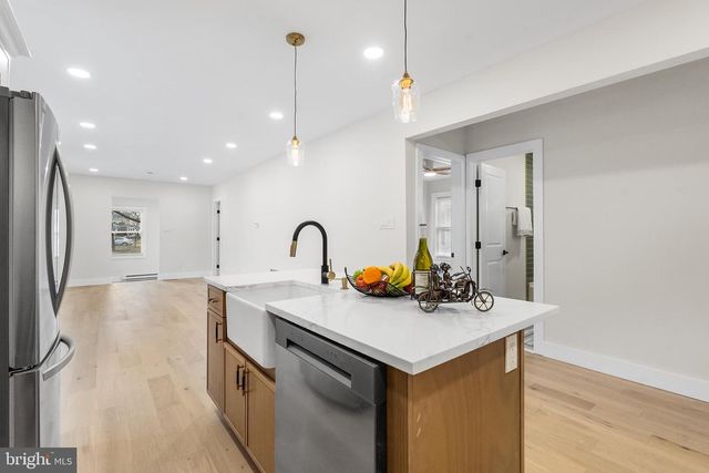 16 EDEN AVE, Oaklyn, NJ 08107