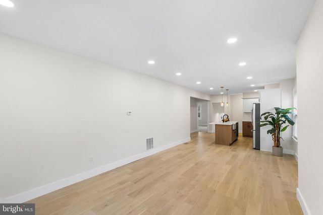 16 EDEN AVE, Oaklyn, NJ 08107