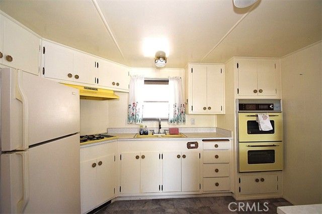 56254 29 Palms Highway 111, Yucca Valley, CA 92284