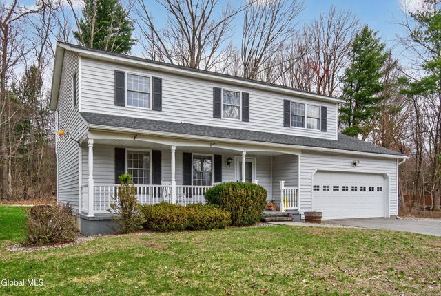 7 Gloucester Street, Clifton Park, NY 12065