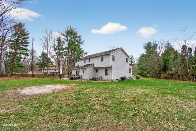 7 Gloucester Street, Clifton Park, NY 12065