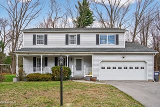 7 Gloucester Street, Clifton Park, NY 12065