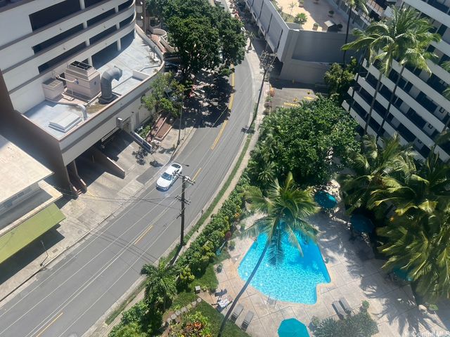 425 Ena Road P7A, Honolulu, HI 96815