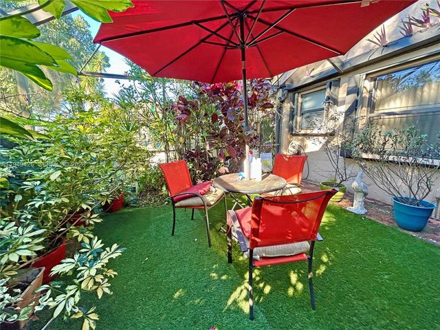 2214 Seagrape Cir, Coconut Creek, FL 33066