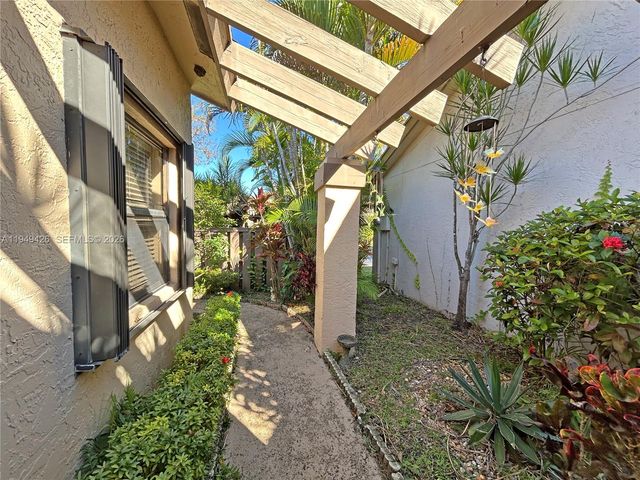 2214 Seagrape Cir, Coconut Creek, FL 33066