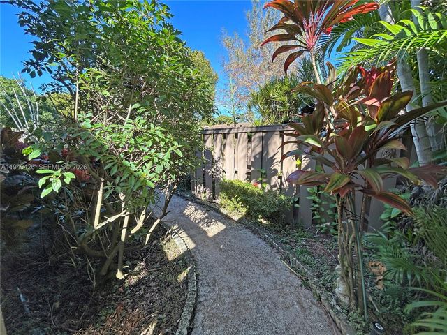 2214 Seagrape Cir, Coconut Creek, FL 33066