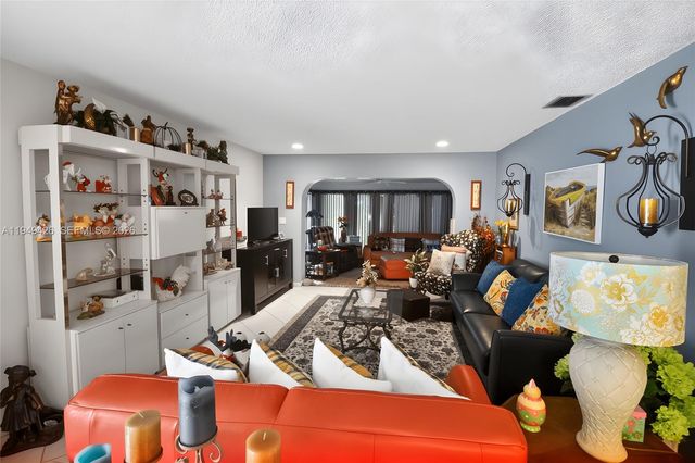 2214 Seagrape Cir, Coconut Creek, FL 33066