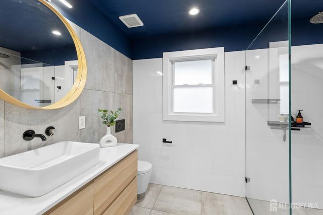 125 W Minna Avenue, Avenel, NJ 07001