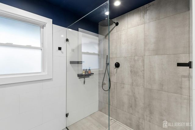 125 W Minna Avenue, Avenel, NJ 07001