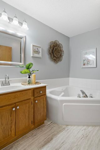 8771 Branson Drive 80, Inver Grove Heights, MN 55076