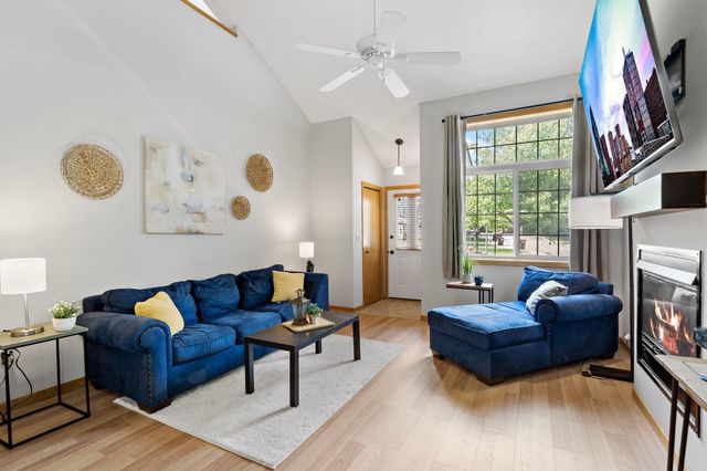8771 Branson Drive 80, Inver Grove Heights, MN 55076