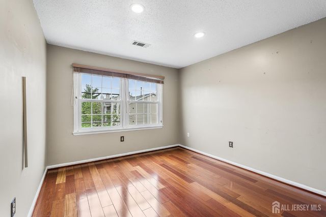 834 Edpas Road, New Brunswick, NJ 08901