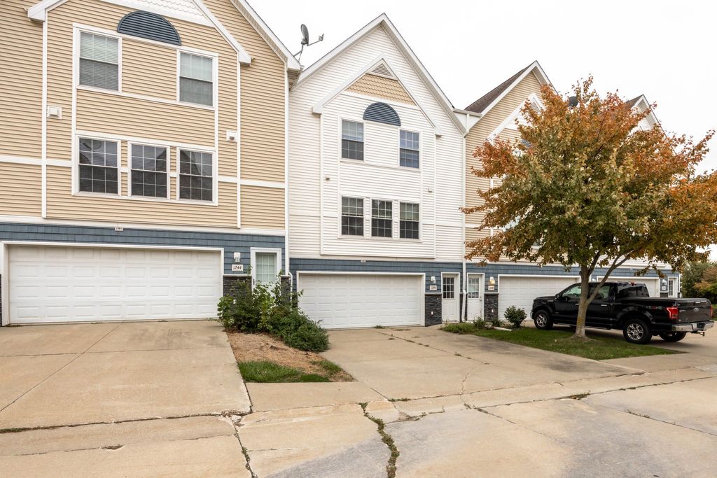 1246 SE Village View Lane, Ankeny, IA 50021