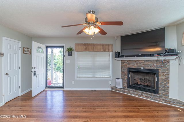 616 Trail End Lane, Newton Grove, NC 28366