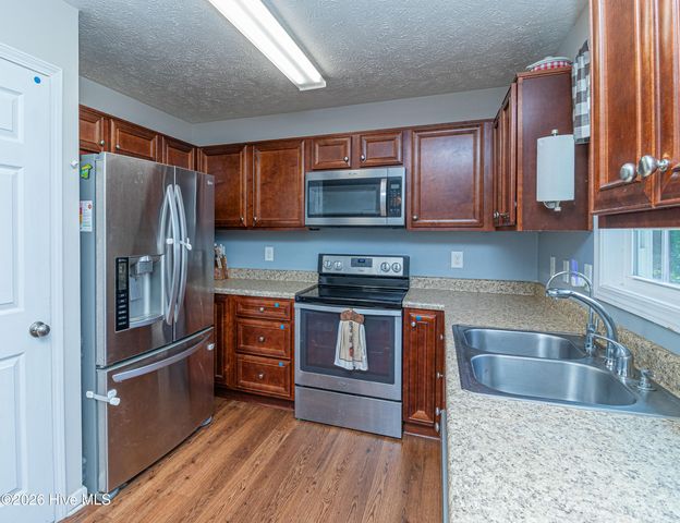 616 Trail End Lane, Newton Grove, NC 28366
