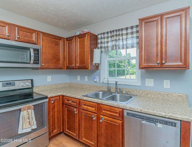 616 Trail End Lane, Newton Grove, NC 28366