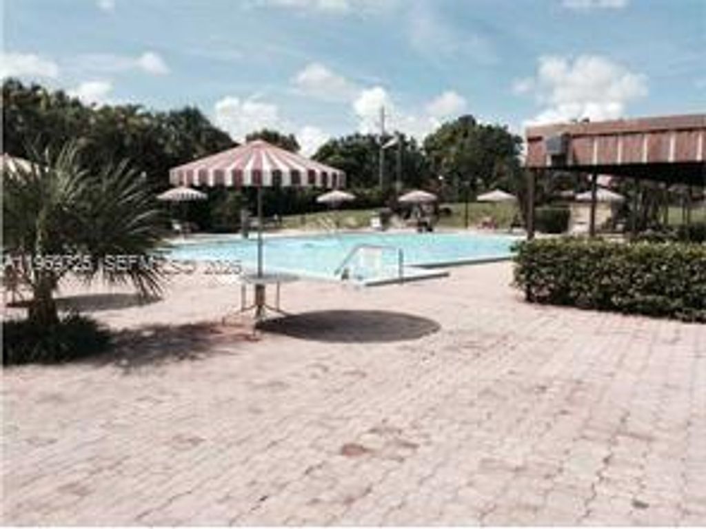 7300 NW 17th St 411, Plantation, FL 33313