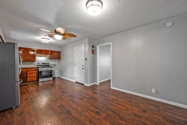 2710 W Walker Street, Denison, TX 75020
