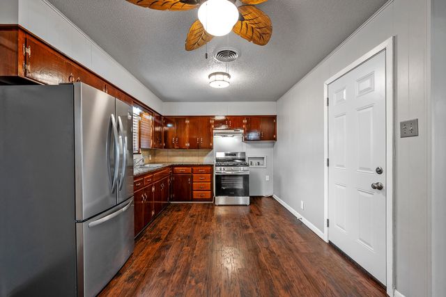 2710 W Walker Street, Denison, TX 75020