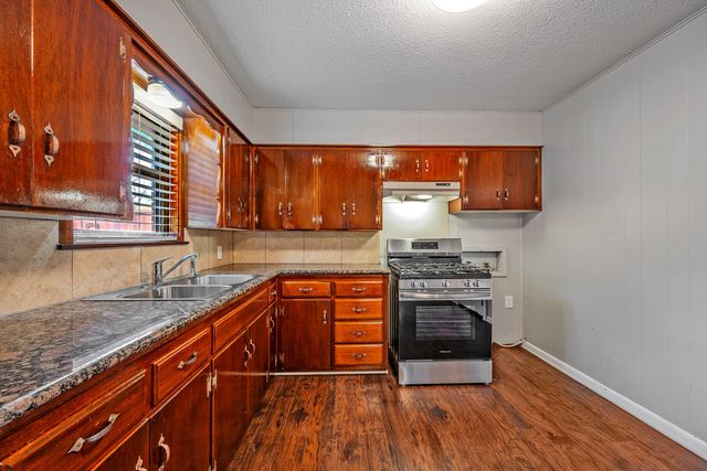 2710 W Walker Street, Denison, TX 75020