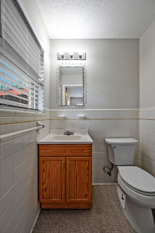 2710 W Walker Street, Denison, TX 75020