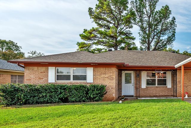 2710 W Walker Street, Denison, TX 75020