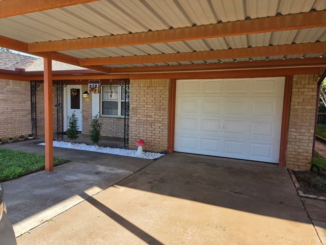 2710 W Walker Street, Denison, TX 75020