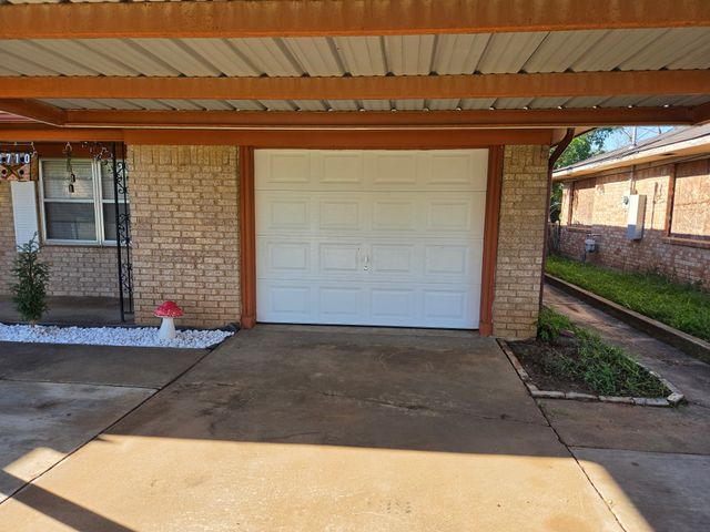 2710 W Walker Street, Denison, TX 75020