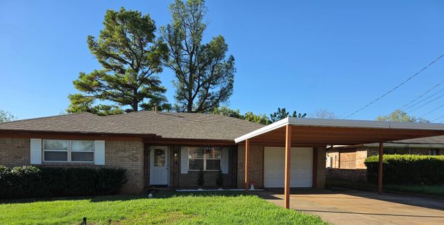 2710 W Walker Street, Denison, TX 75020