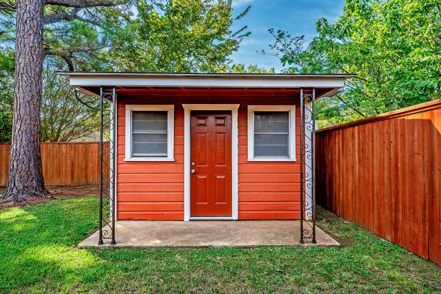 2710 W Walker Street, Denison, TX 75020