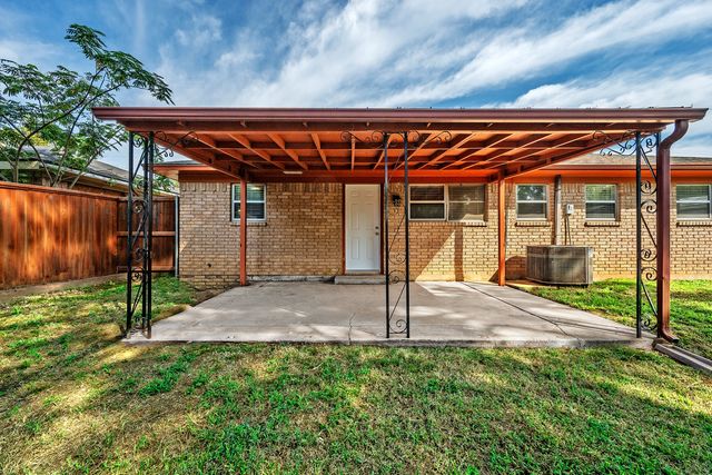 2710 W Walker Street, Denison, TX 75020