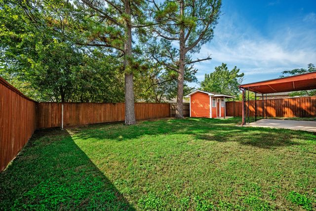 2710 W Walker Street, Denison, TX 75020