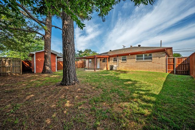 2710 W Walker Street, Denison, TX 75020