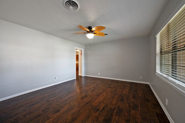 2710 W Walker Street, Denison, TX 75020