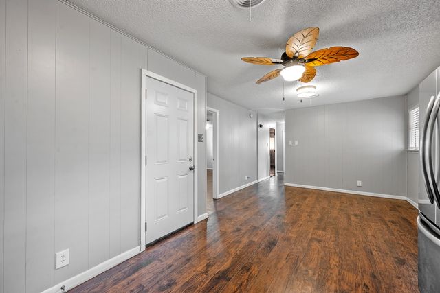 2710 W Walker Street, Denison, TX 75020
