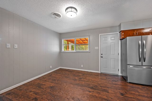 2710 W Walker Street, Denison, TX 75020