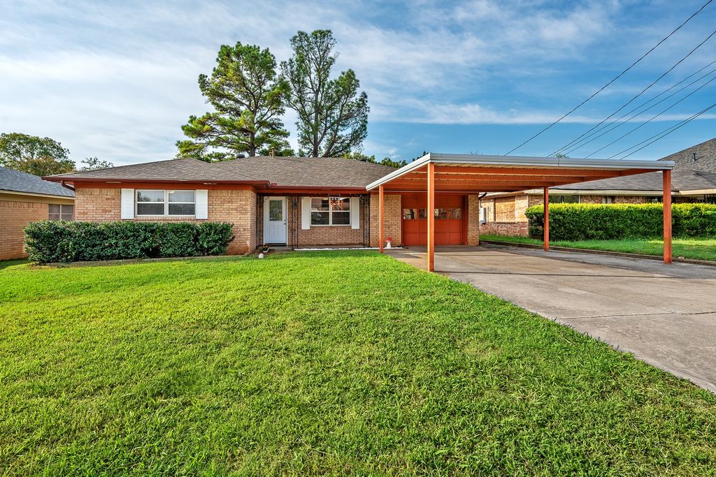 2710 W Walker Street, Denison, TX 75020