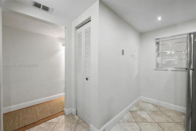 9340 Lagoon Pl 110, Davie, FL 33324