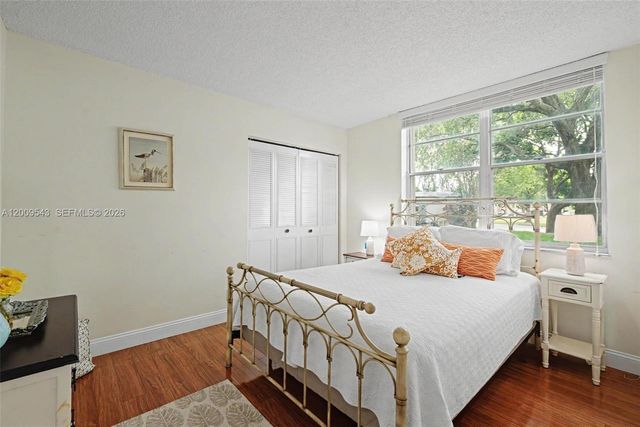 9340 Lagoon Pl 110, Davie, FL 33324