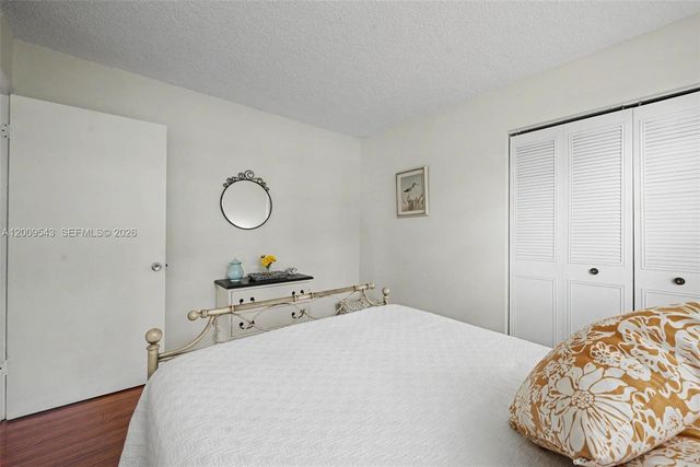 9340 Lagoon Pl 110, Davie, FL 33324