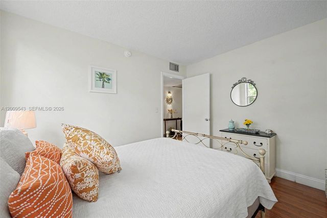 9340 Lagoon Pl 110, Davie, FL 33324