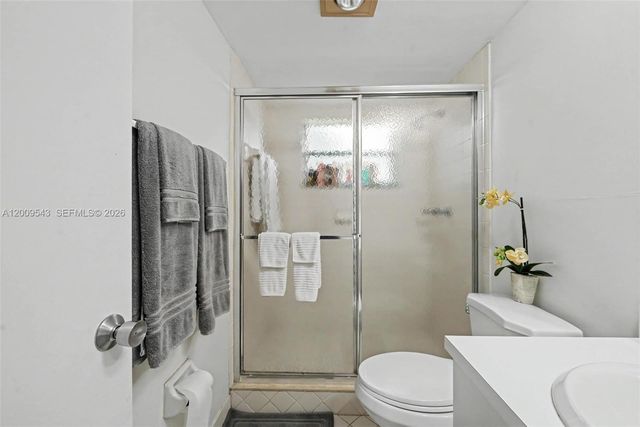 9340 Lagoon Pl 110, Davie, FL 33324