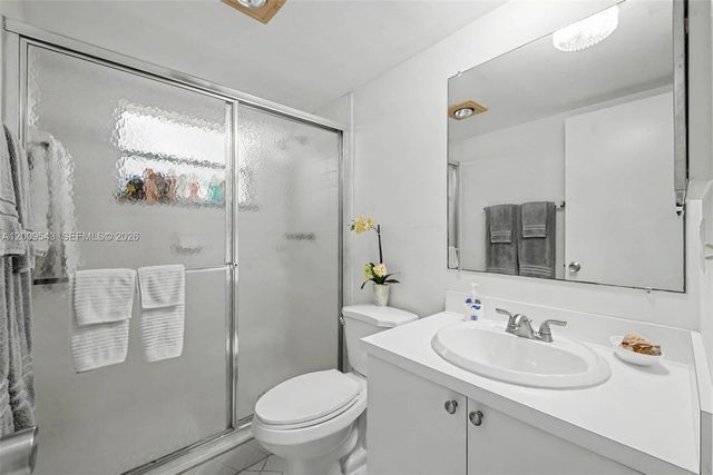 9340 Lagoon Pl 110, Davie, FL 33324