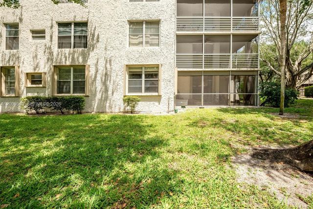 9340 Lagoon Pl 110, Davie, FL 33324