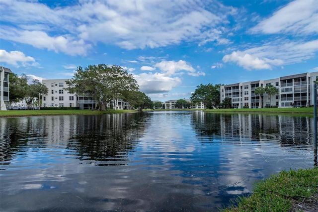 9340 Lagoon Pl 110, Davie, FL 33324