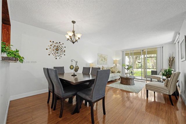 9340 Lagoon Pl 110, Davie, FL 33324